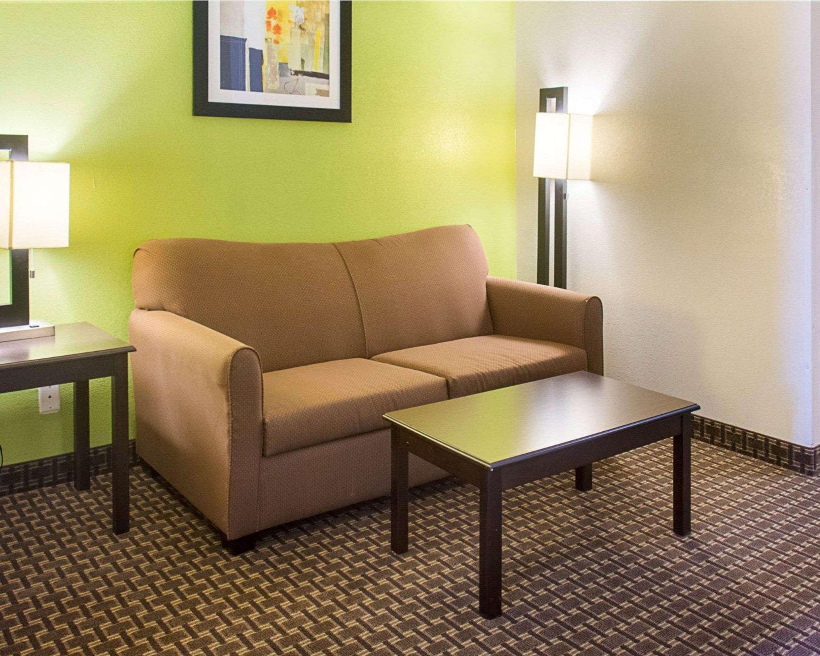 Quality Inn & Suites Quantico Stafford Esterno foto