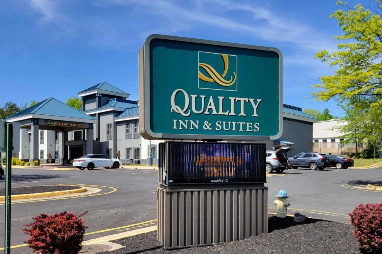 Quality Inn & Suites Quantico Stafford Esterno foto